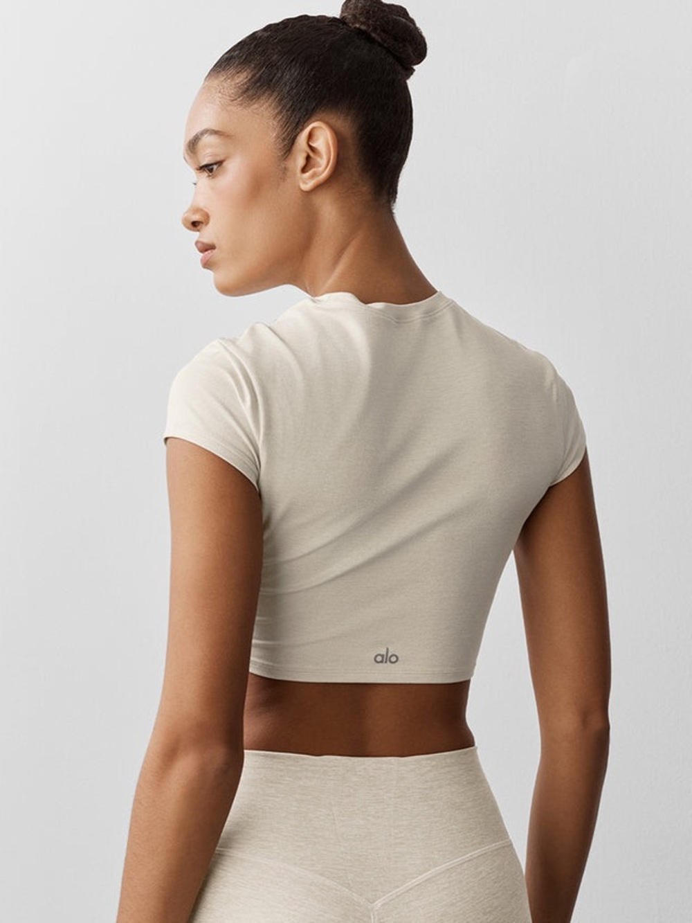Alo Yoga Alosoft Crop Finesse Short Sleeve Top Oatmeal Heather M
